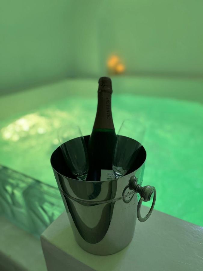 Loveroom La Cesarine Jacuzzi Prive มูแฌ็ง ภายนอก รูปภาพ